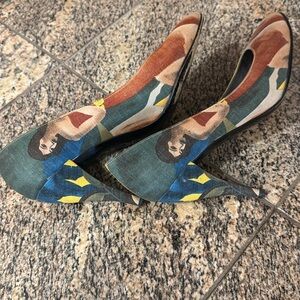 Charles Jourdan Tropical French Peau de Soie Pumps. 7.5 B.